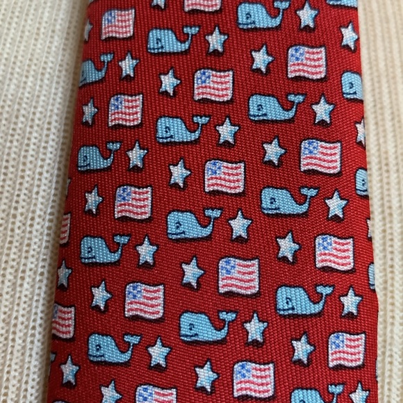 BNWT VINEYARD VINES FLAGS WHALES AND STARS RED SILK TWILL NECKTIE - Picture 3 of 12